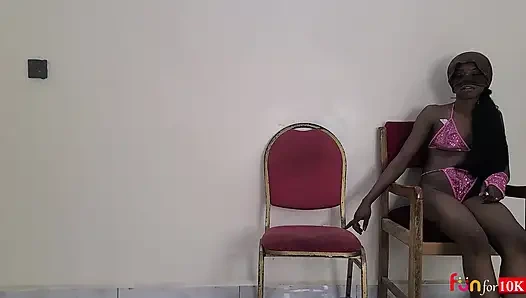 Büyük yaraklı uzun boylu adam beni sert ve korunmasız sikiyor