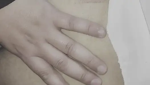 Bir milf kadın kız, kocası yokken kendi evinde sert bir şekilde vurmamı istedi