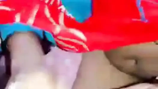 Bhabhi sikikleri ile genç adam