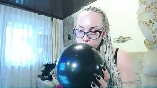 Aylak aylak aylaklar için: büyük siyah balonu üfleyin