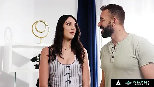Nuru masajı - Aria Sloane lezbiyen eski Lexi Lore'un ateşli üçlü grup sekste erkek arkadaşını sikmesine izin veriyor