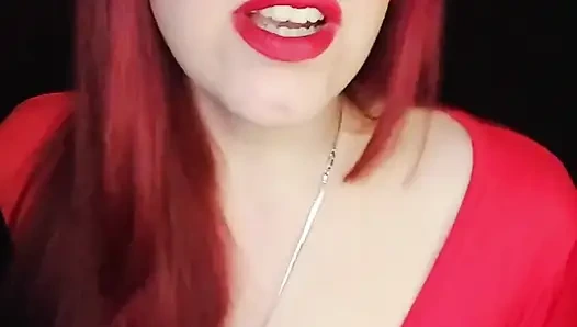 Feminize Etmiş Cuckold ve Ben Bir Gece Kulübünde Penislere Bakıyorum!!