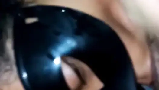 Üvey baba üvey kızına ilk kez gırtlağına kadar almayı ve işemeyi öğretiyor