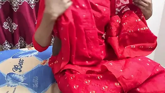 Seksi üvey annemi siktim, odamda sert sikişiyorum