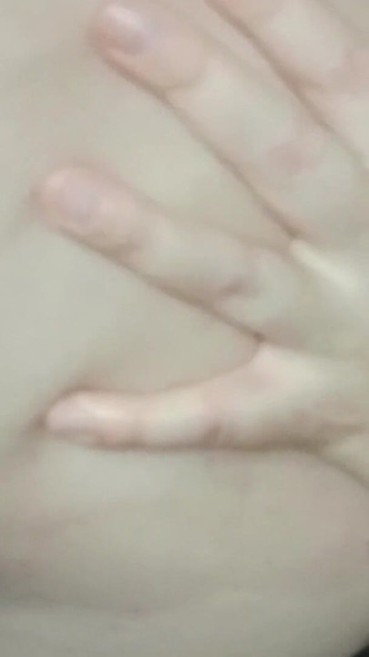 Bu azgın büyük memeli orta yaşlı seksi kadın tüm suyunu emecek | Klip 2