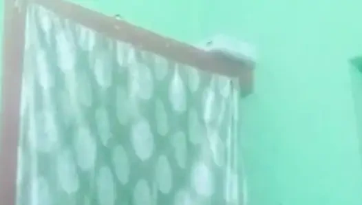 mamta bhabi ne chut main ungli kar ke chut se pani nekali