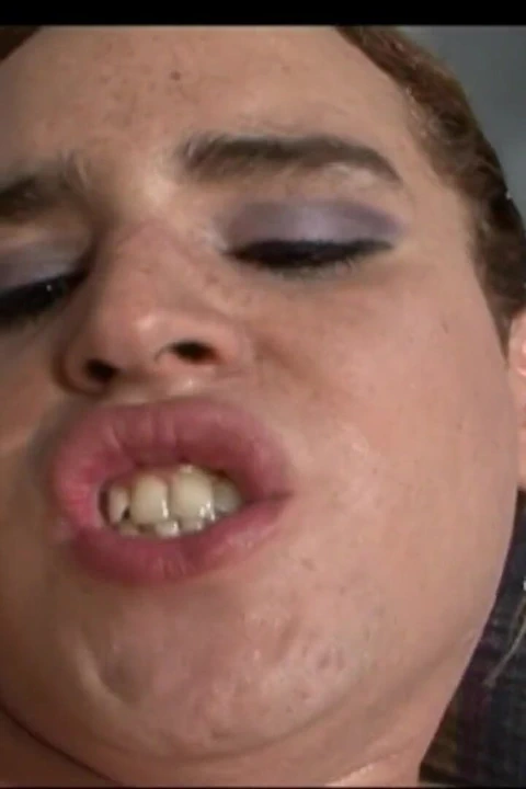 Trans sikiş bebeği arkadan sert sikiliyor