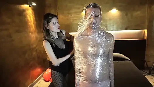 Kadın egemenliği kız kölesini kasete esarete sokuyor