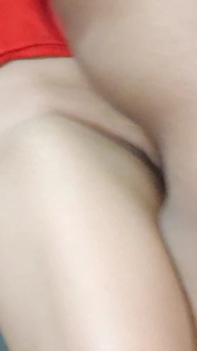 "Tombul Asyalı kızla ateşli amcık sikişi" den ikonik an