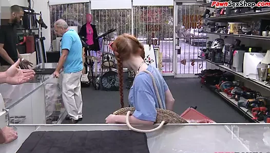 minyon kızıl yapar oral seks için büyük horoz ve alır twinks