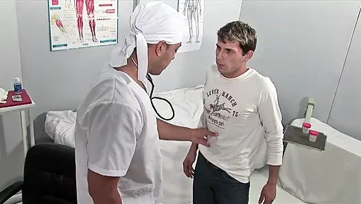 Doktor, sanırım ben eşcinselim! Götünü sikiyor ve buna bayılıyor!