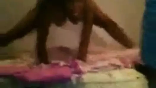 Sa grosse bite est une travailleuse