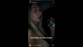 Carol portalupi pagando peitinho no insta