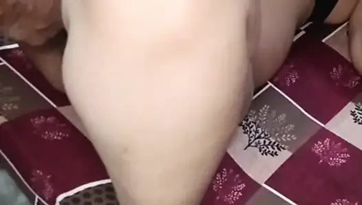 Karı koca hırsız ve ev sahibi ile sikişiyor