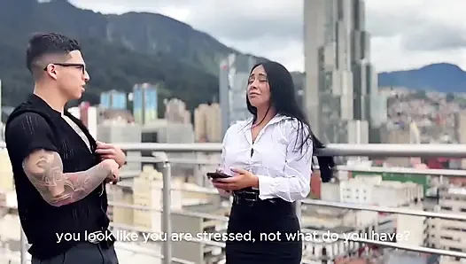 Latin kadın ofisin ineği tarafından sikiliyor, anal hardcore