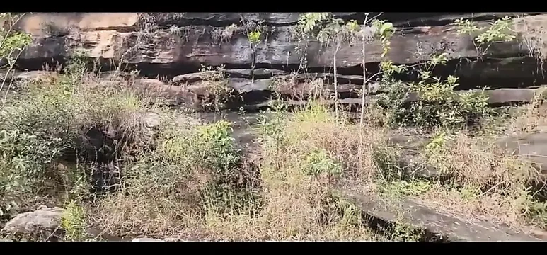 İz, şelale ve bir sürü halka açık seks!