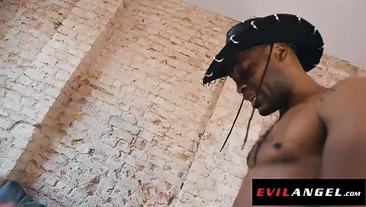 EVIL ANGEL - анальные наездницы с большой задницей зияют и скачут на больших членах в сексе вчетвером с двойным проникновением