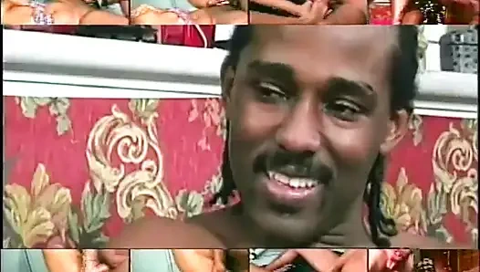 Güzel siyah ponpon kız amcığı sikiyor seks oyuncakları sikiliyor