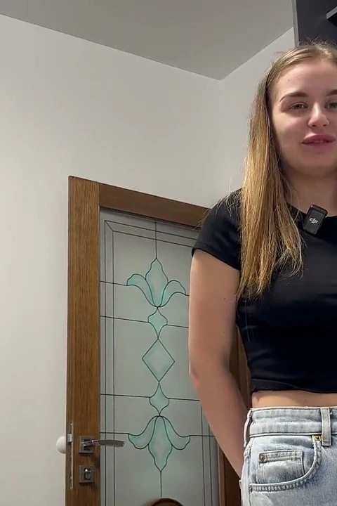 Azgın üvey kız beni arka arkaya iki kez boşalttı