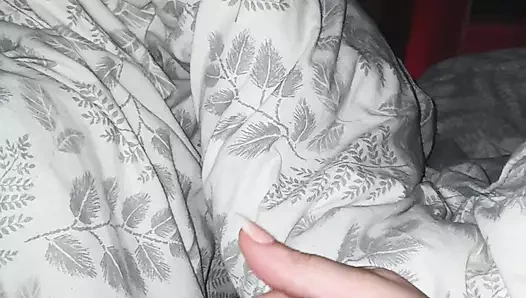 Üvey anne bugün üvey oğlunun yarağını elle muameleye ihtiyacı olduğunu söyledi