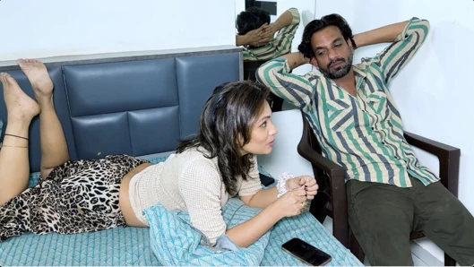 Üvey kız kardeş üvey erkek kardeşinin testini yapıyor