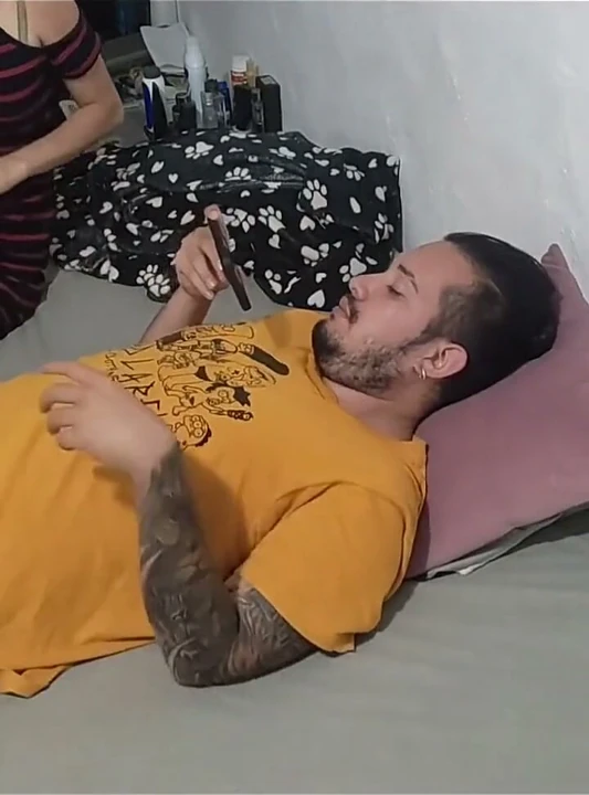 Kız arkadaşımın komşusu boştu, ondan bir süre beni emmesini istedim ve kabul etti