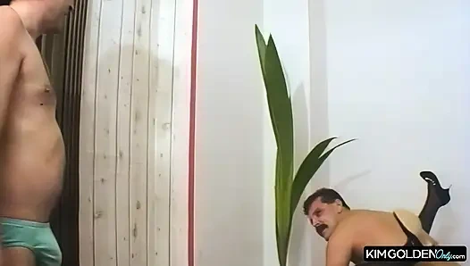 Sinnlicher Fussfetisch mit leidenschaftlichem Dreier