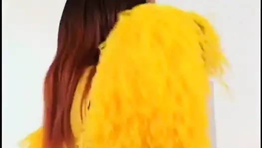 Güzel memeli siyah ponpon kız yatakta tatlı sikişten sonra boşalıyor