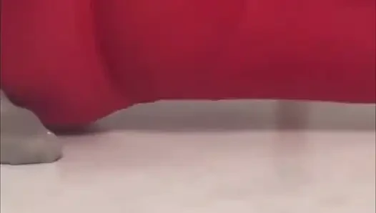 Kırmızı sıkı taytlı yoga