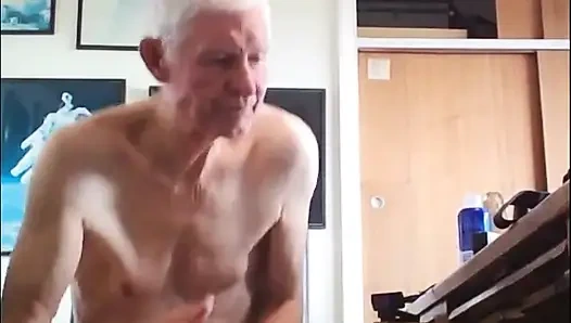 9 inç cam dildoyla oynuyor