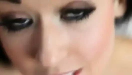 Joi üvey kızkardeş