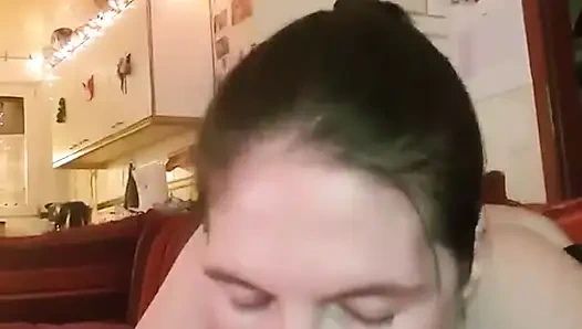 Pepe'nin ağzını emiyor