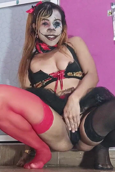 Clow Seksi Bebek Kız Ve Şehvetli Sürüş Dildo Çok Derin Ve Squirt Hepsini İç 4u Dadd