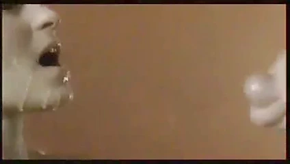 Nikki sun ve ian tate içeren büyük yüz bakımı