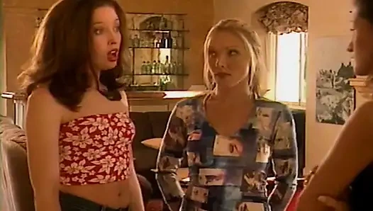 Lola Martin bilardo masasında sert sikiliyor