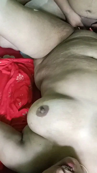 Ateşli ve seksi üniversite öğretmeni Payal öğretmenin evinde öğrencisiyle sert sikişiyor ve romantizm yaşıyor. Büyük göğüsler | Klip 2