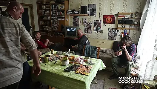 5 büyük yarağın lezzetli boşalması (monstercockgang)