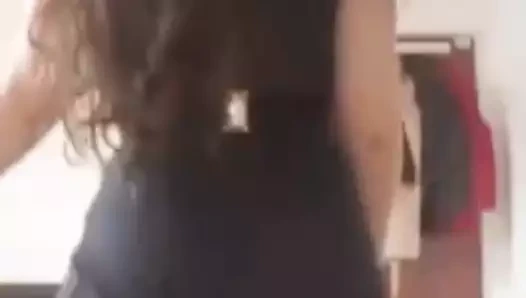 Esmer sıcak eş dans