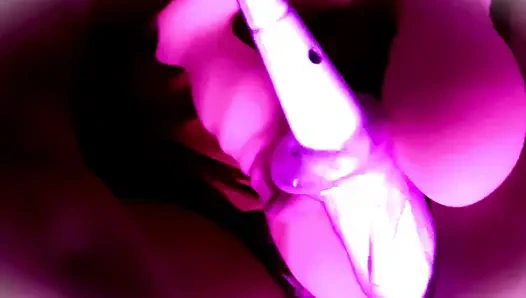 Tüm arkadaşlarıma yalvarıyor