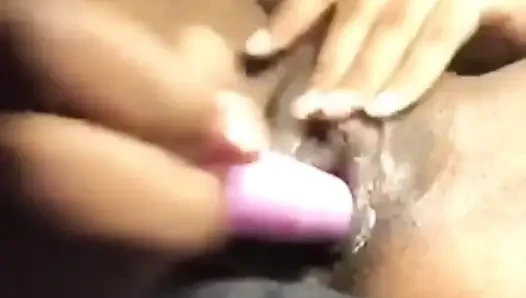 Olgun çift seksi üvey kızlarını yatak odasına götürüyor