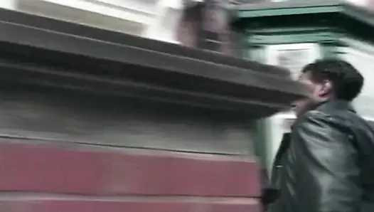 Büyük Omar'ın İngiliz maceraları: büyük memeli (2001)