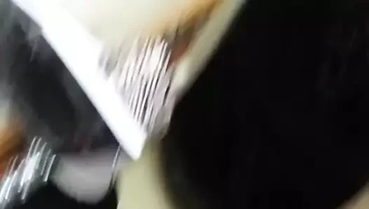 Sevimli kız için köpek stili döşeme