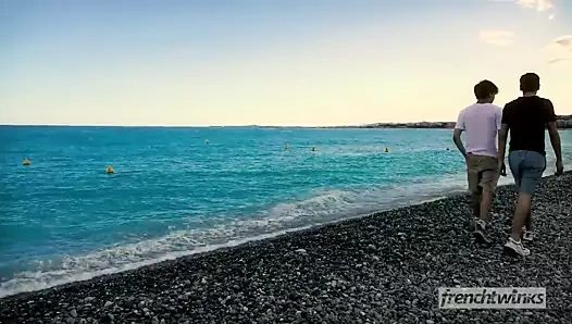 Sevimli acemi Jules'un büyük horoz tadı