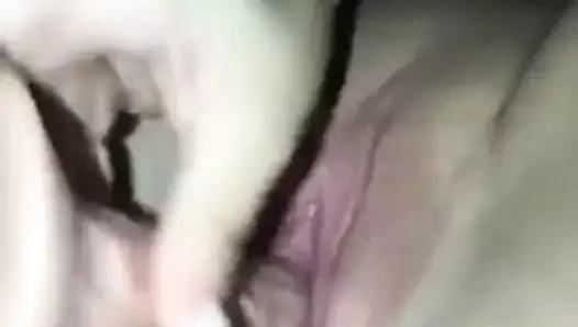 Pembe amcıklı Asyalı sürtük