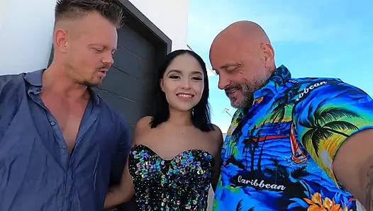 Barbara mont kızı çığlık atıyor, bana ver bebeğim, ben dölleme kraliçesiyim!