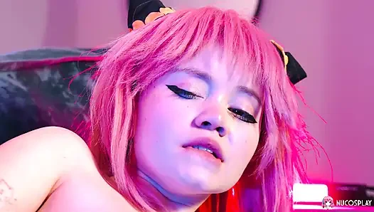 Seksi sevimli anime sürtük Rebecca Nikson yapay penisle kendine orgazm oluyor