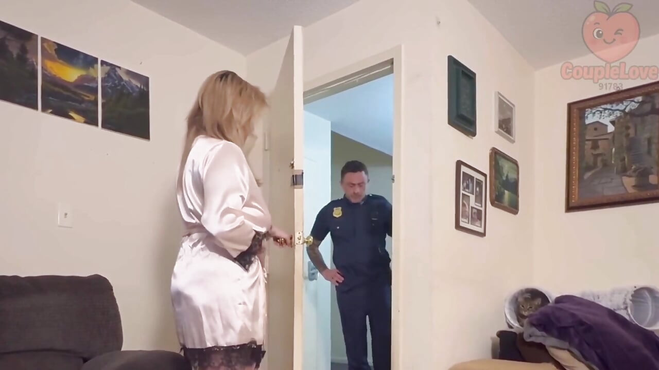 Üvey anne ve polis - sürükleyici bakış açısı