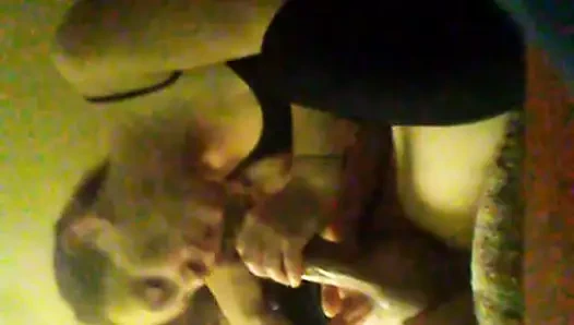 Onun içinde oynuyor.