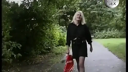 Büyük bir salatalık için amımı tıraş etti