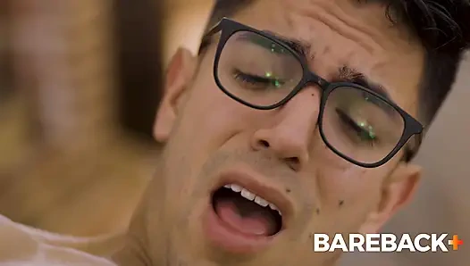 HungFuckers - kemerin altında milo ve bastian guillaume wayne'i teselli ediyor